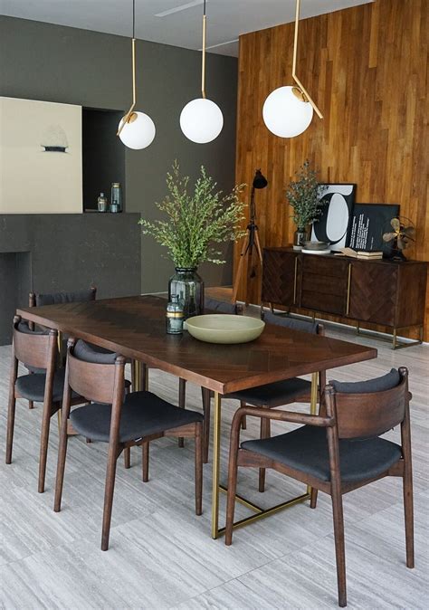 Available in a range of sizes, our kitchen and dining room tables can seat as few or as many as you like—from the cozy table tucked in the corner of your kitchen to the extension table with leaf that easily seats up to ten guests. How a modern vintage home is designed - featuring the ...