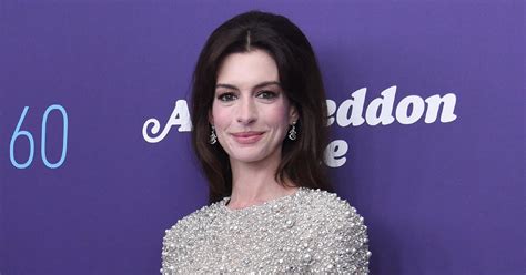 Anne Hathaway Noticed Her Nyfw Resemblance To The Devil Wears Prada