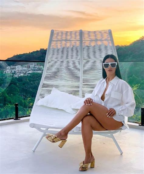 Simaria comemora aniversário da filha e detalhe surpreende: Simaria completa 38 anos e posa com look curtinho e ...