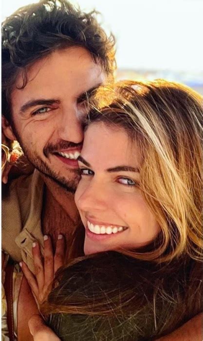 Stephanie Cayo Y Maxi Iglesias Un Romance Que Nació En Netflix Y Que Terminaría Por Kerem