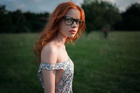 wallpaper redhead long hair women with glasses sunglasses nature looking at viewer grass