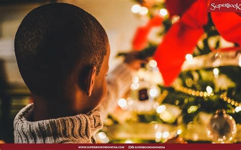 Secara umum, pesta natal sebagai wujud menyambut hari kelahiran sang kristus, sarat akan berikut tradisi natal di beberapa negara di dunia yang telah cermati.com himpun dari berbagai sumber, dan. Acara Natal Kreatif : Kreatif Botol Mineral Jadi Pohon ...