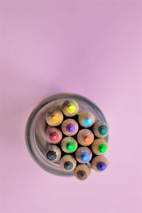 무료 이미지 쓰기 연필 창조적 인 날카로운 목재 일주 유리 화려한 색깔 페인트 목적 담홍색 구슬 원