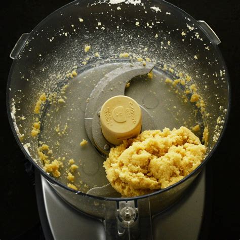 We start with an almond/oat flour (gf if necessary) base and pour in a lemon creme it's low carb and low calorie without comprising the taste. Low-Carb Coconut Lemon Bars Recipe - Simply So Healthy