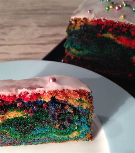 Kuvertüreetwas rote grütze zum einfärbenetwas kakaopulver zum einfärbenetwas puddingpulver. papageien-kuchen | parrot cake • Nom Noms food