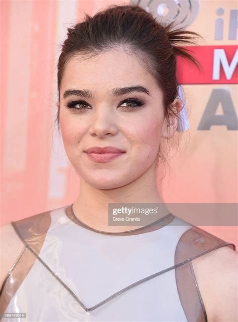 Hailee Steinfeld Arrives At The 2015 Iheartradio Music Awards At The