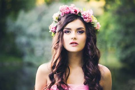 35 Super Trendy Mexican Hairstyles For Women To Try