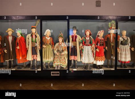 ropa tradicional polaca de diferentes regiones de polonia museo etnográfico de cracovia