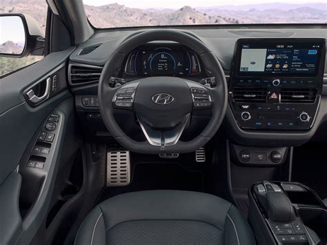 For example, raw materials extracted from sugar cane are used on the headliner. Hyundai IONIQ Elektro Konfigurator und Preisliste 2021 ...