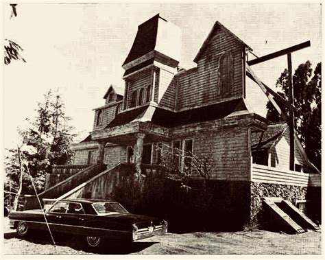 The Marsten House From The Film Salems Lot Scary Houses Horror