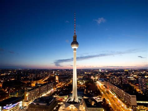 With its 1028 rooms & suites on 37 floors and a total height of 150m, the park inn by radisson hotel berlin alexanderplatz is the second largest hotel in germany and the tallest hotel in berlin. Die Hotels mit der schönsten Aussicht auf Berlin - Berlin.de