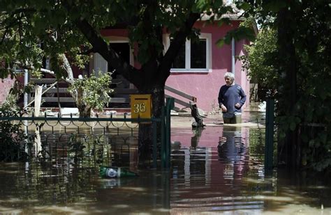 20 Heartbreaking Photos Of The Deadly Floods In Serbia Bosnia Flood