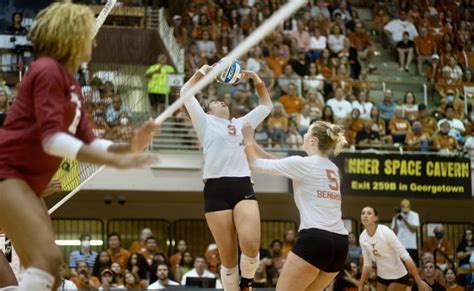 no 1 volleyball keeps clean record with road sweep against texas tech the daily texan