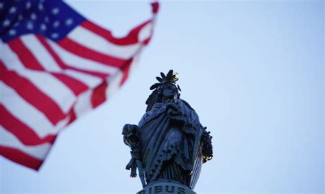La plus importante a eu lieu à washington durant laquelle des partisans du président sortant ont fait irruption dans le capitole. Drapeaux hissés sur le Capitole américain en l'honneur de la Journée mondiale du Falun Dafa ...