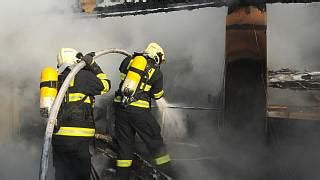 Jednotky hasičů zasahovali v ulici v křížkách od pátečních 5.42. Poze Blog: Vystaviste Praha Pozar