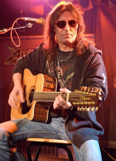 He is a founding member of the band arakain, which he left in 2002. Koncert Aleš Brichta České Budějovice. Akce Koncerty