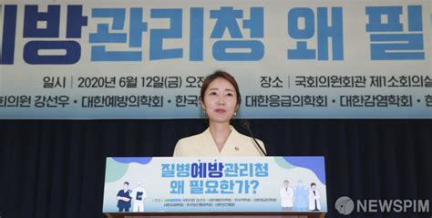 *대한민국 확진자 증감수치는 전일 발표 대비 변화량. 질병관리청, 예방기능 확대 필요…치료와 예방 균형 맞춰야