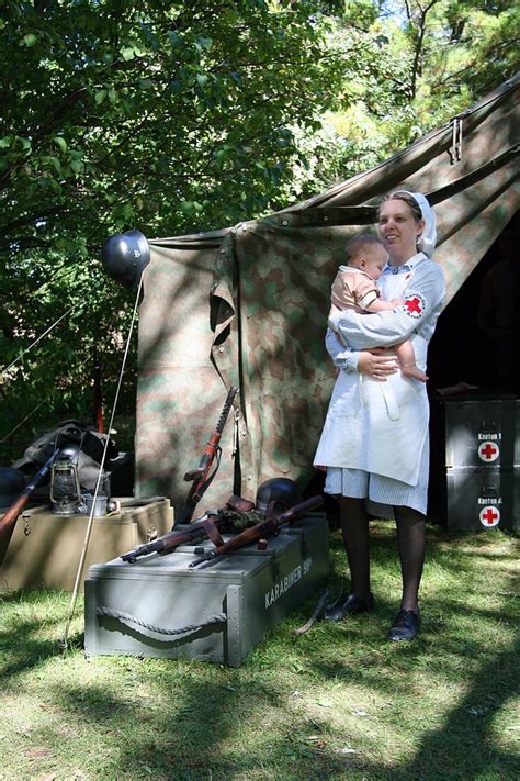 armeekrankenschwester und kind german army nurse reenact… flickr