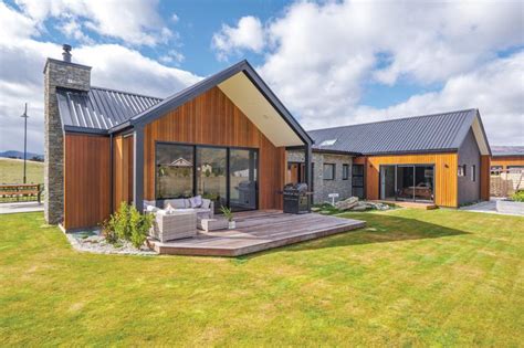 Timeless Double Gable Home In Wanaka Nz Metal Roofing Manufacturers