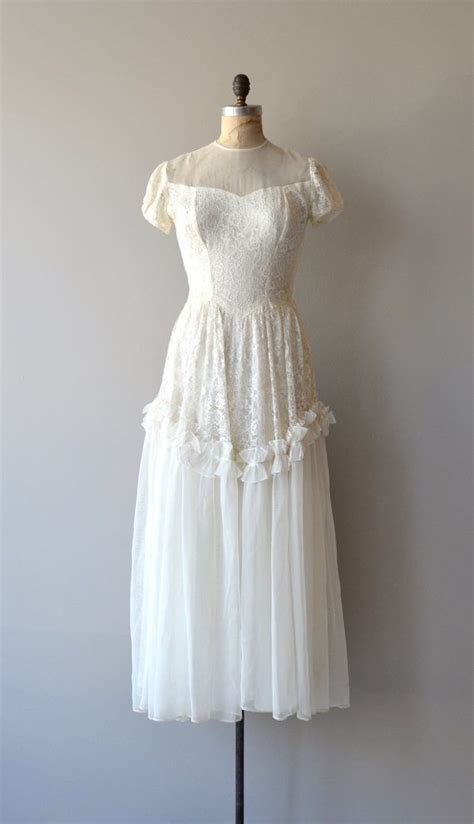 We would like to show you a description here but the site won't allow us. Lissome Hochzeitskleid vintage 40er Jahre Hochzeitskleid ...