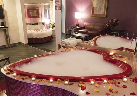 35 Usa Hotels With Heart Shaped Hot Tub In The Room