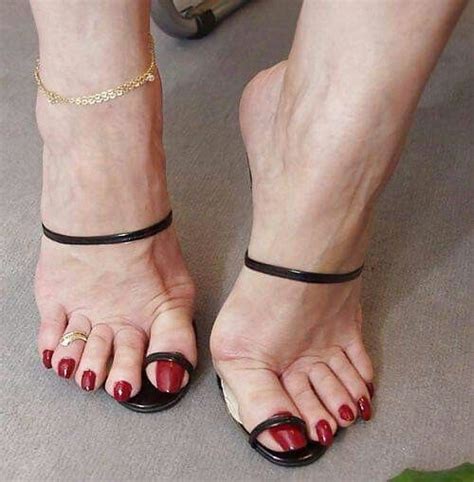 pin on beautiful toes