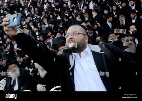 Lubavitch Group Emissaries Hi Res Stock Photography And Images Alamy