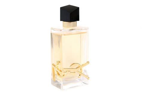 This mysterious perfume combines citrus, floral and aromatic accords for a fully dynamic and intriguing aroma that's bound to attract attention whenever. Yves Saint Laurent Libre Eau de Parfum Review - The Beautynerd