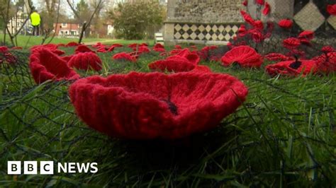 Walsham Le Willows Church Adorned With 5 500 Knitted Poppies Bbc News