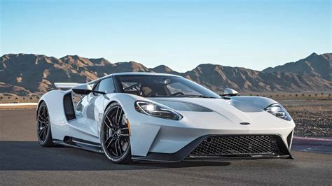Download Silver 2017 Ford Gt Car Wallpaper