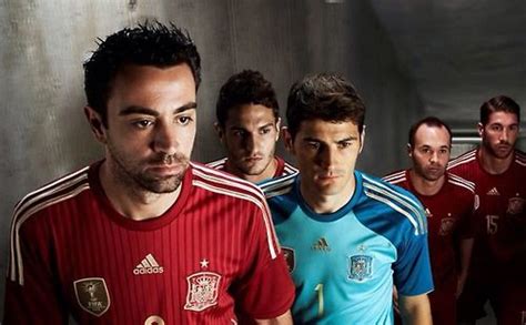 Iker With Spanish National Team Teammates Xavi Iniesta And Sergio