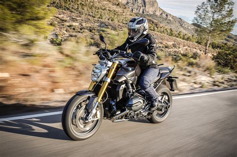 La nuova, cambia direzione e, a parte le spigolosità del. Essai BMW R 1200 R 2015