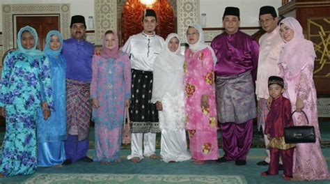 Azrene soraya abdul aziz, her estranged daughter from a previous marriage, had previously gone on the record to corroborate 11.05.2018 · may 11, 2018 azrene soraya ahmad (daughter of zero lady of malaysia) on najib razak and rosmah mansor by azrene ahmad bismillahirahmanirahim. CERITA DUKA DS ROSMAH, FAZLEY & SITI NURHALIZA... | AAKJ World