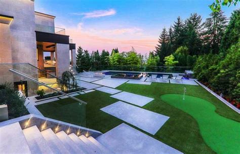 Check Out This Spectacular Contemporary Mansion Listed At 1688m