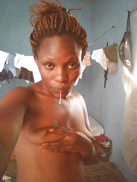 Afrikanska Uganda Flickor Naken Porrfoto