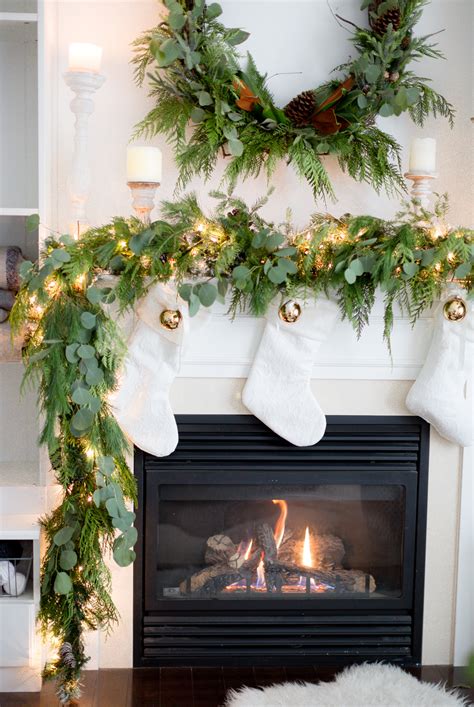 10 Pretty Festive Fireplace Displays Decorative Christmas Mantlepiece