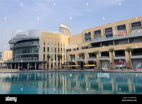 Dubai Mall Worlds Largest Shopping Mall In Dubai United Arab Emirates