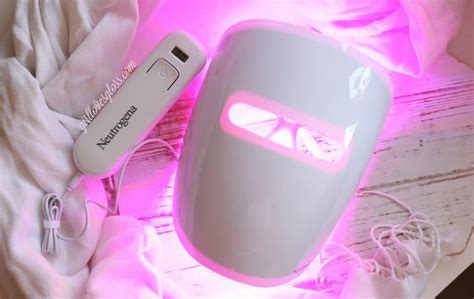 Kicking Breakouts To The Curb With Neutrogena S Light Therapy Acne Mask Girl Loves Gloss