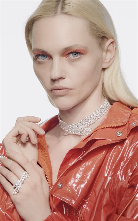 Thank you to all who still show us the importance of fighting for the future. Haute Joaillerie The Bright Falcon - Bijoux Diamant Messika