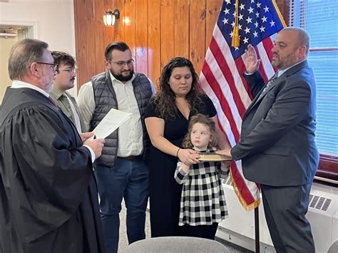 New Town Officials Take Oaths Of Office
