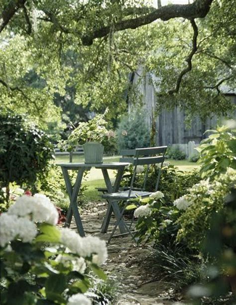 20 Outdoor Reading Nooks With The Secret Garden Homemydesign