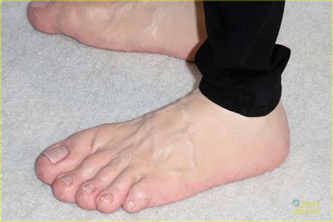 Full Sized Photo Of Jim Carrey Giant Feet At Elton John Oscars Party