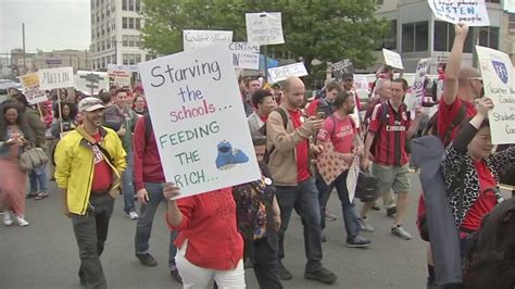 Hundreds Of Philadelphia Teachers Stage Day Of Action Protest 6abc Philadelphia
