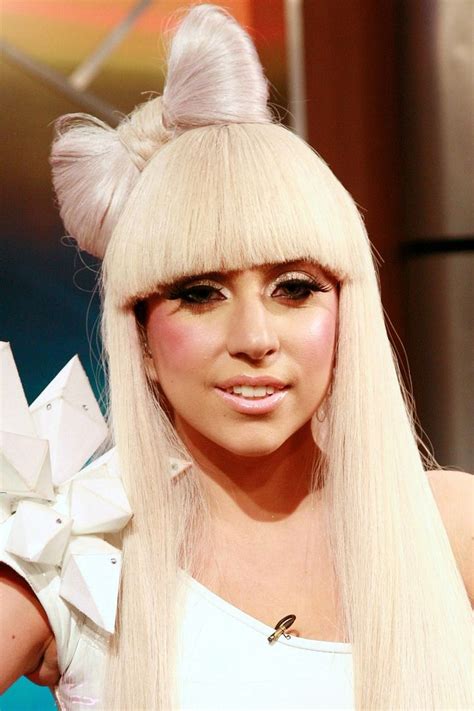 15 Of Lady Gagas Best Beauty Looks Lady Gaga Beauty Colored Wigs