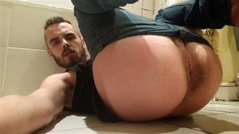 Straight Guy Showing Off Ass