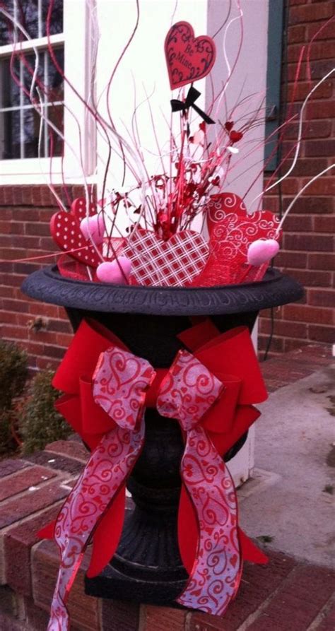 46 Amazing Valetine Frontyard Ideas Valentines Outdoor Decorations