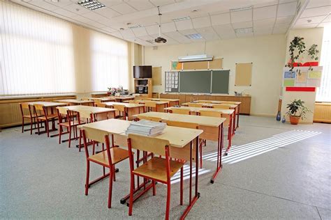 Rodzice, uczniowie i nauczyciele zastanawiają się, kiedy powrót starszych klas do szkół będzie możliwy. Powrót do szkół 2021. Są nowe wytyczne MEN