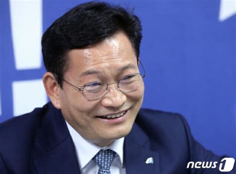 이재용 부회장 사면 얘기는 특히나 특히나 시기도 적시가 됐습니다. 송영길 대표 "이재용, 사면 아니면 가석방 있을 수도" - ZDNet korea