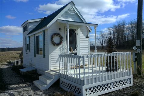 Michelle S Pawsitively Tiny House More Pictures