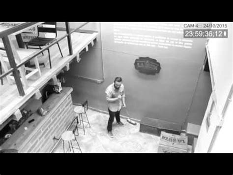 Pillado con cámara oculta un trabajador en un restaurante YouTube